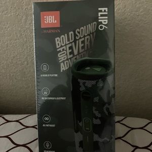 This is a waterproof JBL Flip 6 speaker in great condition, and it is brand new